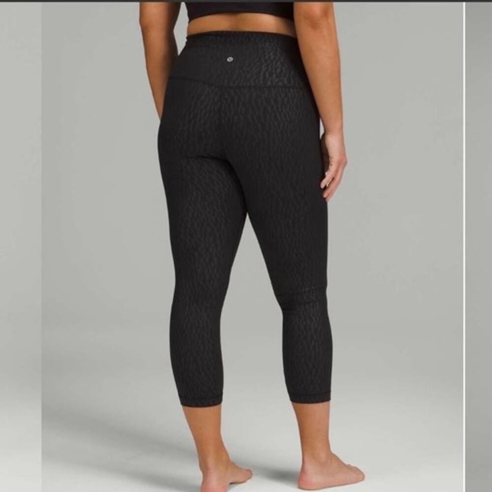 Lululemon Align High-Rise Crop 23" Segment Emboss Black size 12